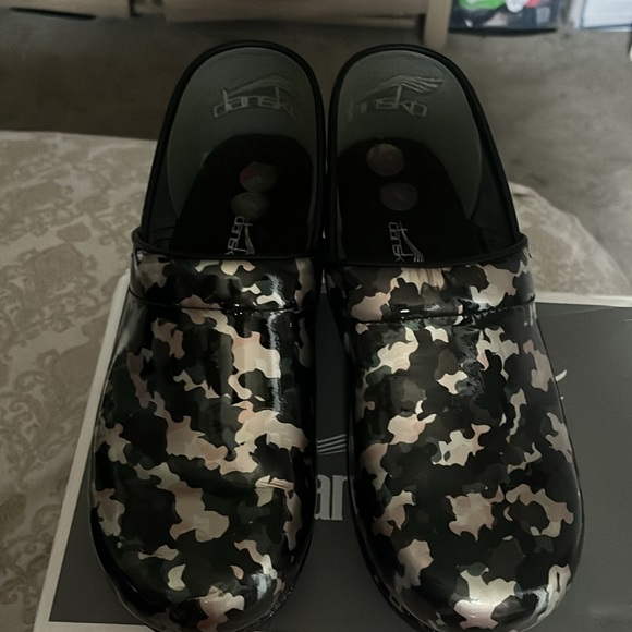 Danskos worm once smoke free still in original box - Picture 2 of 4